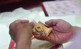 Giá vàng thế giới dứt đà lao dốc, vàng trong nước 'nín thở'
