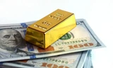 Giá vàng đứng im, USD tiếp tục giảm mạnh