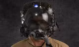 Mũ bảo hiểm của F35 cho phép phi công có thể nhìn xuyên qua máy bay theo đúng nghĩa đen. (Twitter)
