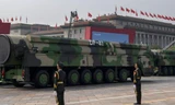 Một số hầm chứa được cho là được xây dựng để chứa ICBM DF-41 mới, một tên lửa được triển khai trong cuộc duyệt binh vào năm 2019. Kevin Frayer / Getty Images