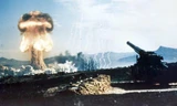 Hình ảnh vụ bắn thử một khẩu pháo nguyên tử M65 ngày 25 tháng 5 năm 1953. (Cục An ninh Hạt nhân Quốc gia Mỹ)