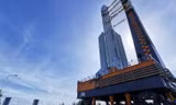 Bức ảnh này được chụp vào ngày 17 tháng 7 năm 2020 cho thấy một tên lửa Trường Chinh-5 đã được chuyển đến trạm phóng Văn Xương ở phía nam tỉnh Hải Nam của Trung Quốc, trước một vụ phóng vệ tinh theo kế hoạch.