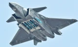 Tiêm kích J-20 Trung Quốc và khoang vũ khí có tên lửa PL-15