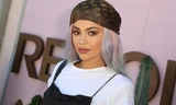 Nhẫn kim cương, xe hơi, ban nhạc, còn gì mà Kylie Jenner không dám tặng bạn bè?
