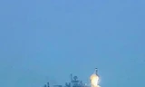  Ấn Độ lần đầu phóng tên lửa BrahMos từ khu trục nội địa