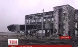 Sân bay Donetsk tan hoang do pháo kích
