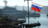 Tàu chiến của Ukraine tại Crimea treo cờ Nga