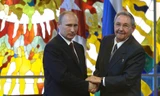 Tổng thống Nga Vladimir Putin và nhà lãnh đạo Cuba Raul Castro trong chuyến thăm Cuba hôm 11/7 vừa qua
