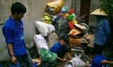 Khi sinh viên làm từ thiện bằng...nhặt rác