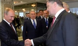 Tổng thống Nga và Ukraine tại cuộc gặp diễn ra ở Thủ đô Minsk, Belarus hồi tháng 8/2014