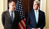 Ngoại trưởng Nga Sergei Lavrov (trái) và người đồng cấp John Kerry