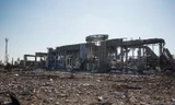 Sân bay Lugansk tan nát bởi giao tranh miền Đông Ukraine