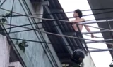Vây bắt thanh niên nghi ngáo đá leo lên nóc nhà cố thủ