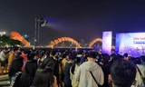 Người dân, du khách nườm nượp vui chơi đêm cuối tuần ở Đà Nẵng
