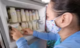 Cận cảnh hành trình các nữ điều dưỡng đi xin sữa mẹ giữa mùa dịch COVID-19