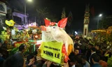 Toàn cảnh Lễ hội rước 'ông lợn' khổng lồ tại làng La Phù
