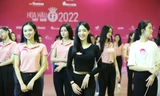 Thí sinh Hoa hậu Việt Nam 2022 trang điểm nhẹ nhàng vẫn rạng rỡ, dù có lúc bật khóc vì áp lực