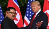 Chủ tịch Triều Tiên Kim Jong-un và Tổng thống Mỹ Donald Trump trước cuộc gặp thượng đỉnh tại Singapore. (Ảnh: Getty Images)