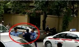 Tài xế taxi sang ẩu đả, người đi đường khiếp vía
