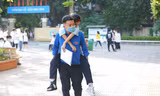 Những hình ảnh đẹp tuyệt vời: Công an, tình nguyện 'tiếp sức mùa thi' cho sĩ tử Thủ đô