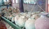 Các cổ vật trăm năm lấy lên từ con tàu đắm ở vùng biển Phú Quốc được trưng bày tại Bảo tàng Cội Nguồn (Phú Quốc)