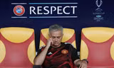 HLV Mourinho nuối tiếc vì không thể tới theo dõi trực tiếp trận đấu.