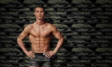 Ở tuổi 32, thân hình Ronaldo vẫn vô cùng săn chắc và gợi cảm