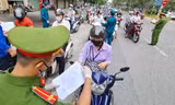 Công an Hà Nội sẽ cấp giấy đi đường có nhận diện cho các tổ chức/doang nghiệp và cá nhân.