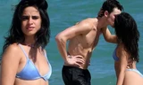 Camila Cabello tự tin diện bikini dù lộ mỡ thừa, ‘khóa môi’ bạn trai ngọt lịm trên bãi biển