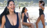 Kimora Lee diện áo tắm xẻ ngực sâu nóng bỏng