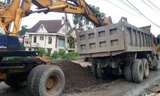 Bóc dỡ đá dăm không đảm bảo chất lượng trên đèo Mimosa 