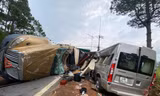 Xe đầu kéo tông xe khách trên đèo Mimosa, 7 người bị thương
