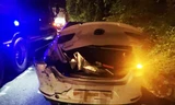 Ô tô bị hư hỏng nặng trong vụ tai nạn đêm 5/4