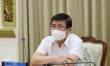 Chủ tịch TPHCM: ‘Chưa kiểm soát được dịch COVID-19 trong cộng đồng’