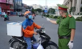 Cho phép shipper hoạt động tại quận huyện ‘vùng đỏ' ở TPHCM