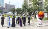 Lãnh đạo TPHCM dâng hương tưởng nhớ Bác Hồ, Bác Tôn và các anh hùng liệt sỹ