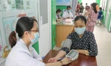 TPHCM đề xuất trả lương 7-9 triệu đồng/tháng cho y, bác sĩ cao tuổi làm việc ở trạm y tế