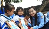 Bí thư T.Ư Đoàn trao học bổng cho học sinh xứ Nghệ