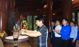 Bí thư thường trực T.Ư Đoàn dâng hương, dâng hoa tưởng niệm Chủ tịch Hồ Chí Minh