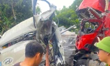 Giải cứu tài xế kẹt trong cabin nát bét sau tai nạn