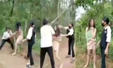 Xác minh clip nữ sinh lớp 9 bị nhóm bạn đánh đập, lột đồ trong rừng