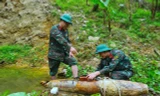 Đào đất làm đường giao thông phát hiện quả bom nặng hơn 2 tạ còn nguyên kíp nổ