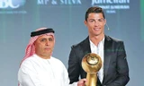 Ronaldo 'tự sướng' cuối năm