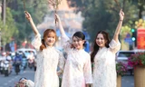 Thiếu nữ Sài thành diện áo dài Tết xuống phố 