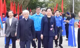Chủ tịch Ủy ban T.Ư MTTQ Việt Nam dâng hương tại Lán Nà Nưa, Tuyên Quang