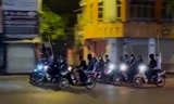 Nhóm thanh niên bị khởi tố vì điều khiển xe máy mang theo 'phóng lợn' diễu phố