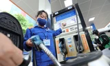 Xăng RON95 nhích thêm 70 đồng/lít, dầu diesel và mazut tăng mạnh