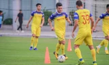 Tuyển Việt Nam 'luyện binh' trong ngày vắng bóng thầy Park