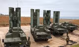Tổ hợp tên lửa phòng không S-400 Triumph do Nga sản xuất. Ảnh: Tass