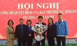 Tập thể lãnh đạo Tỉnh đoàn Lạng Sơn chúc mừng tân Phó trưởng Ban Tuyên giáo Tỉnh ủy Lạng Sơn Nguyễn Tuấn Nam. Ảnh: Duy Chiến